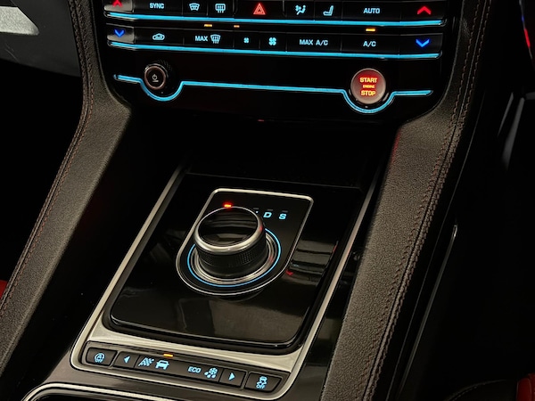 Used Jaguar F-Pace 2017 for sale - 76246301: Photo 16