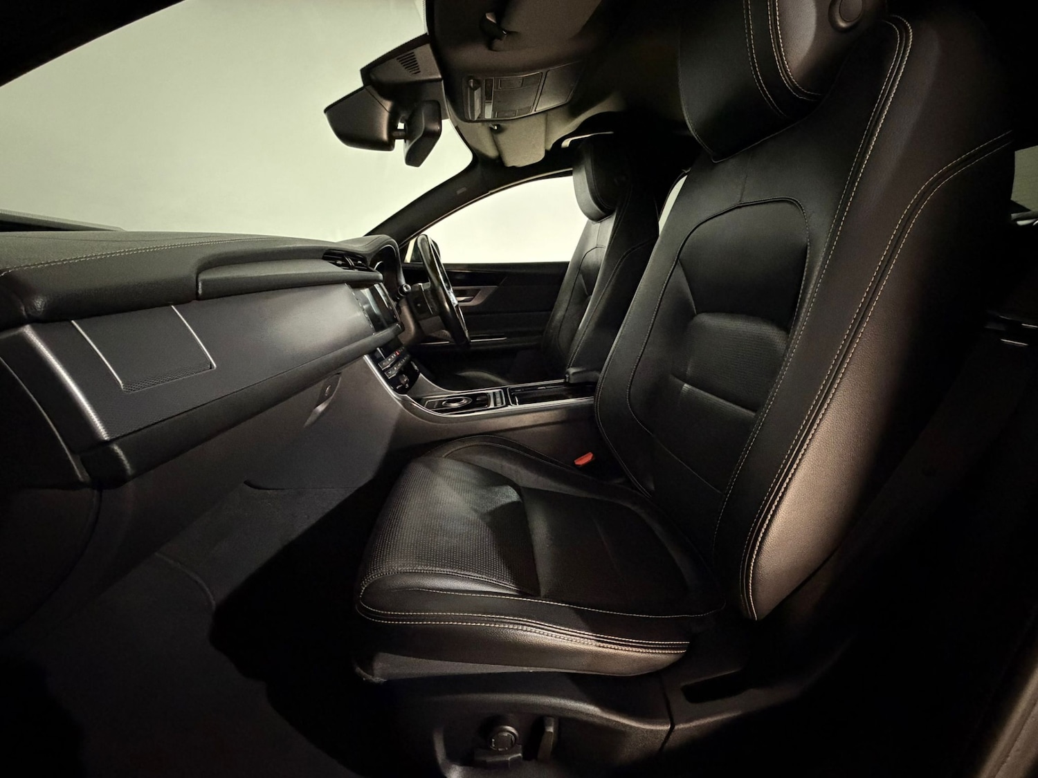 Used Jaguar XF 2016 for sale - 77627130: Photo 17