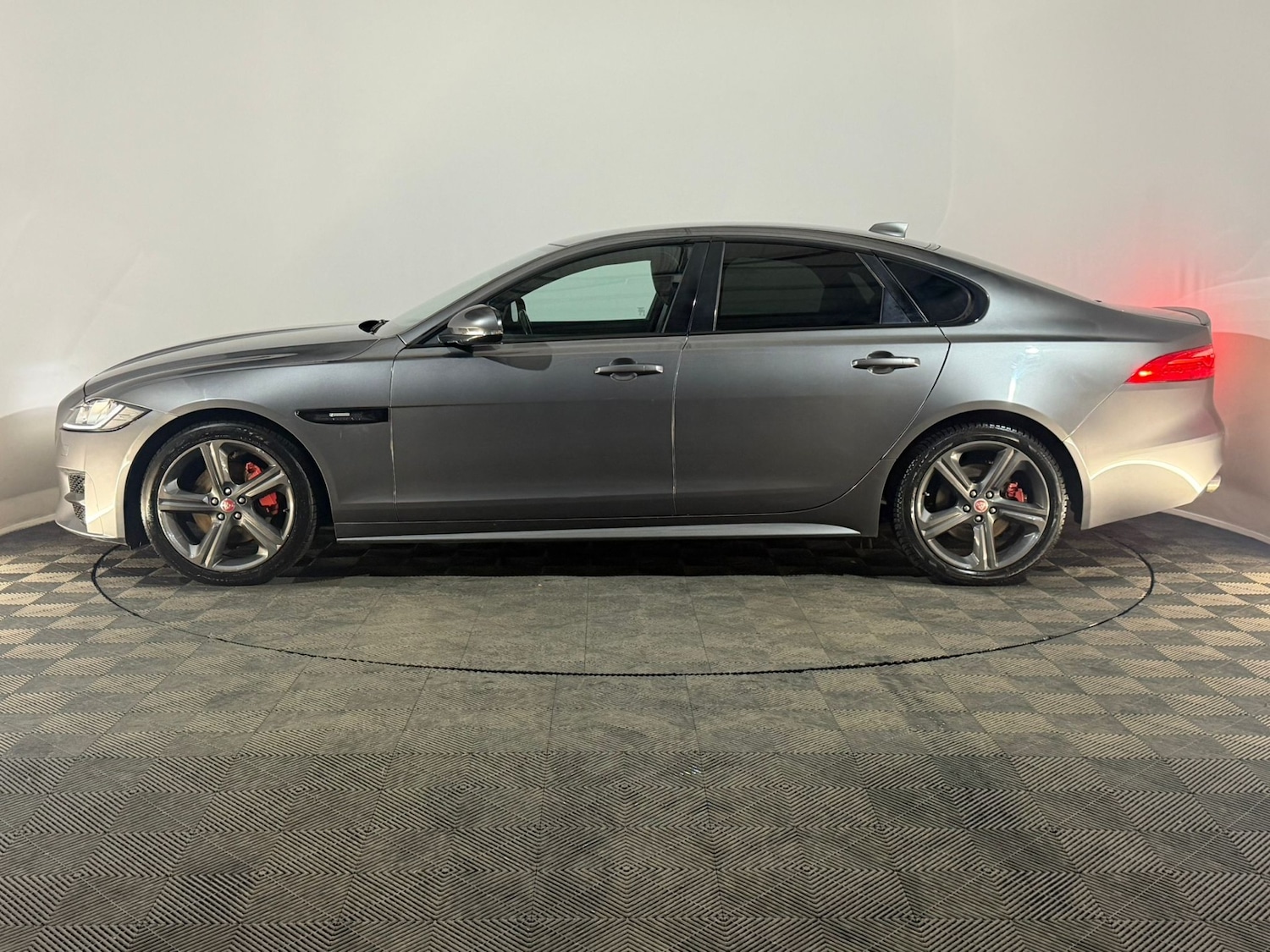 Used Jaguar XF 2016 for sale - 77627130: Photo 5