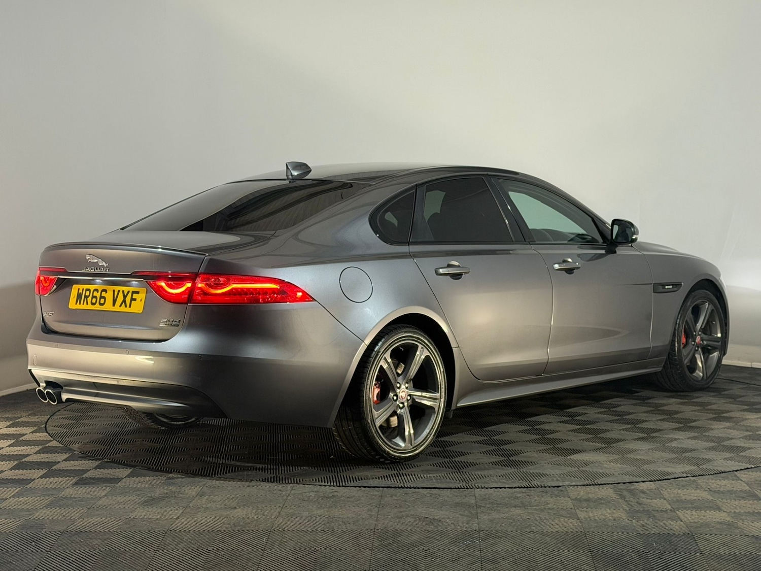 Used Jaguar XF 2016 for sale - 77627130: Photo 6