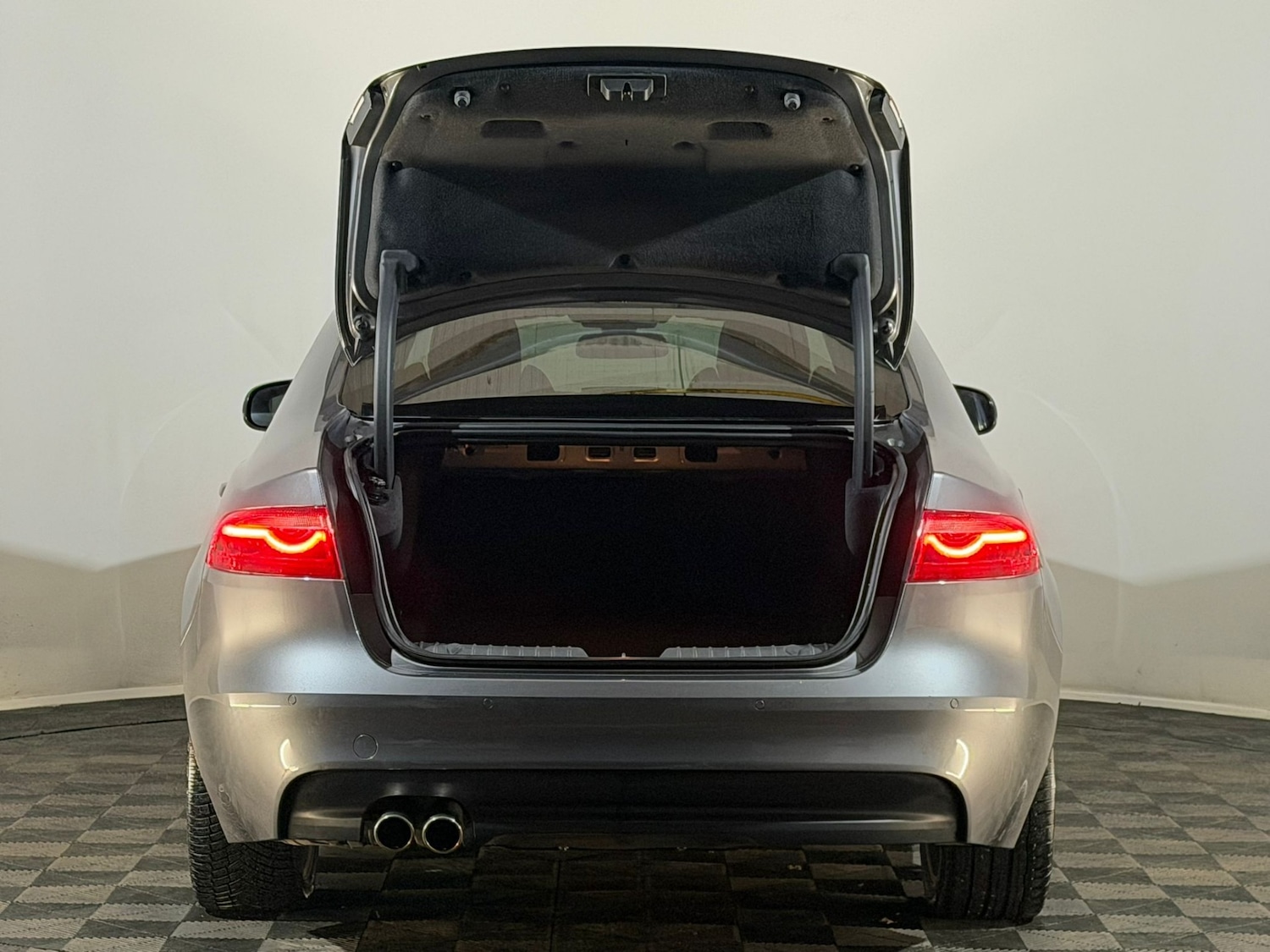 Used Jaguar XF 2016 for sale - 77627130: Photo 8