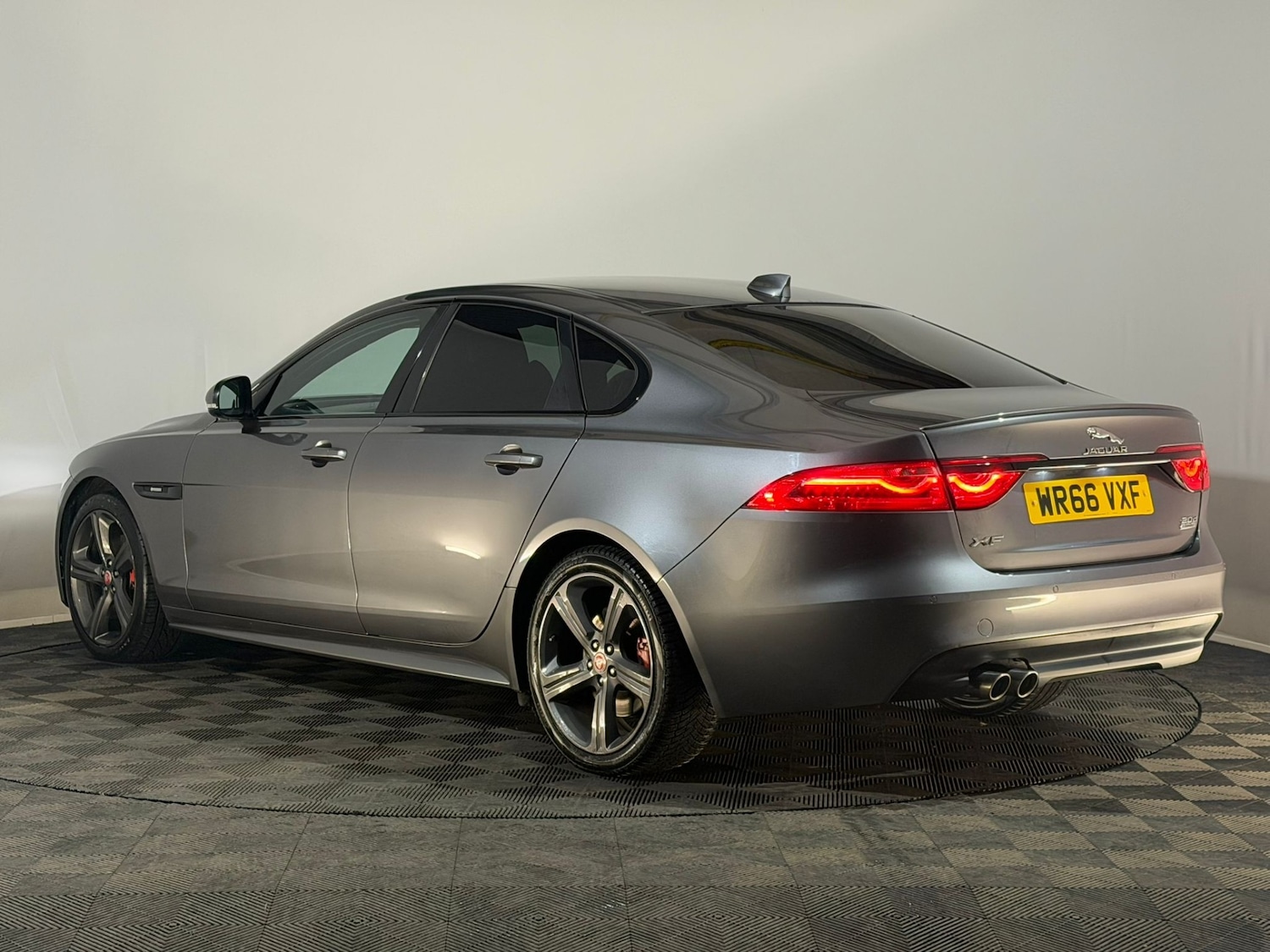 Used Jaguar XF 2016 for sale - 77627130: Photo 9