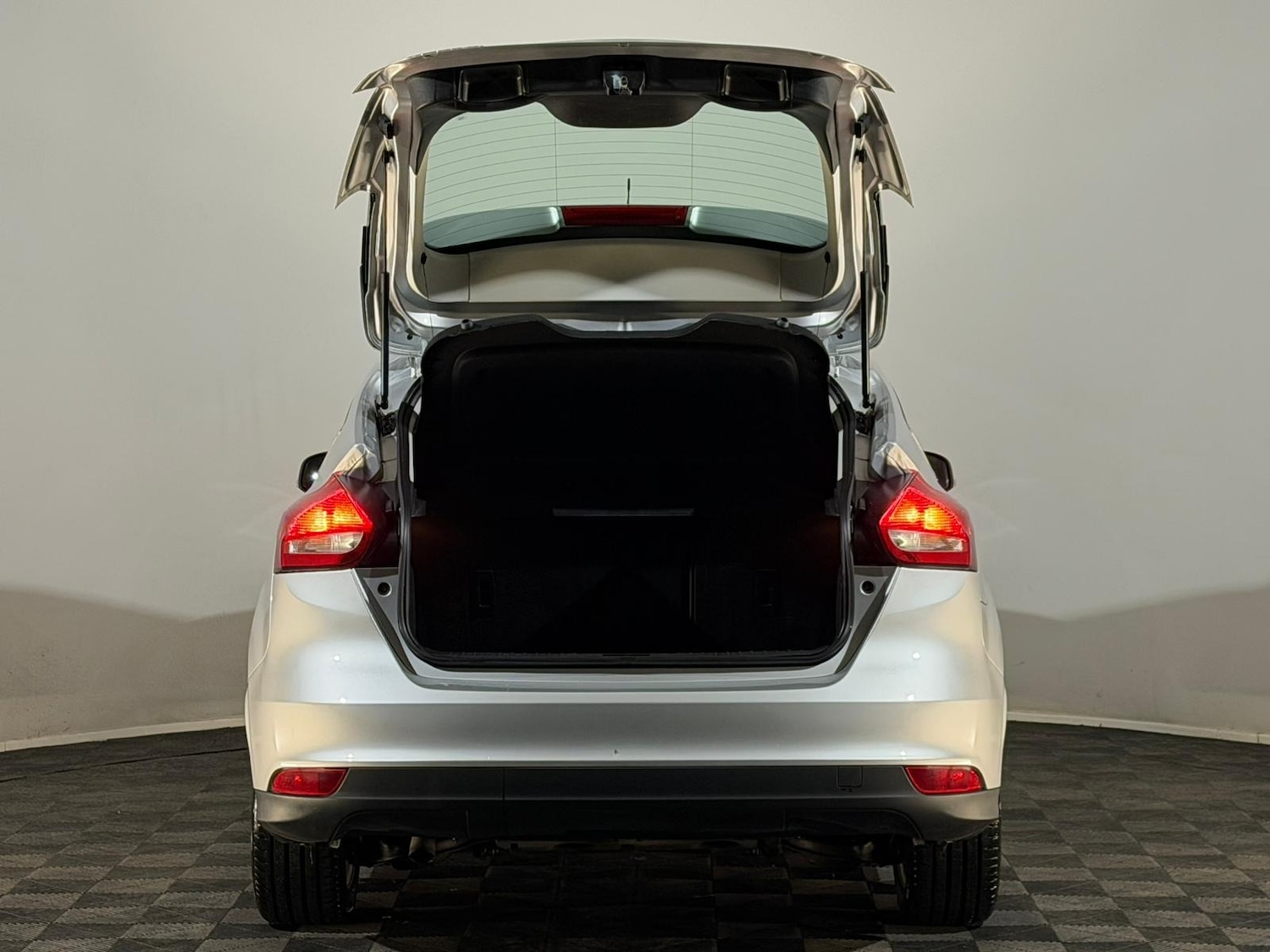 Used Ford Focus 2016 for sale - 76931790: Photo 8