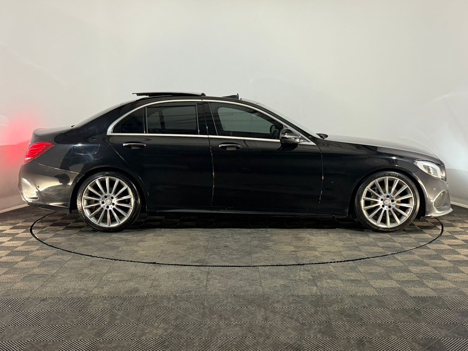 Used Mercedes-Benz C Class 2017 for sale - 77223045: Photo 4