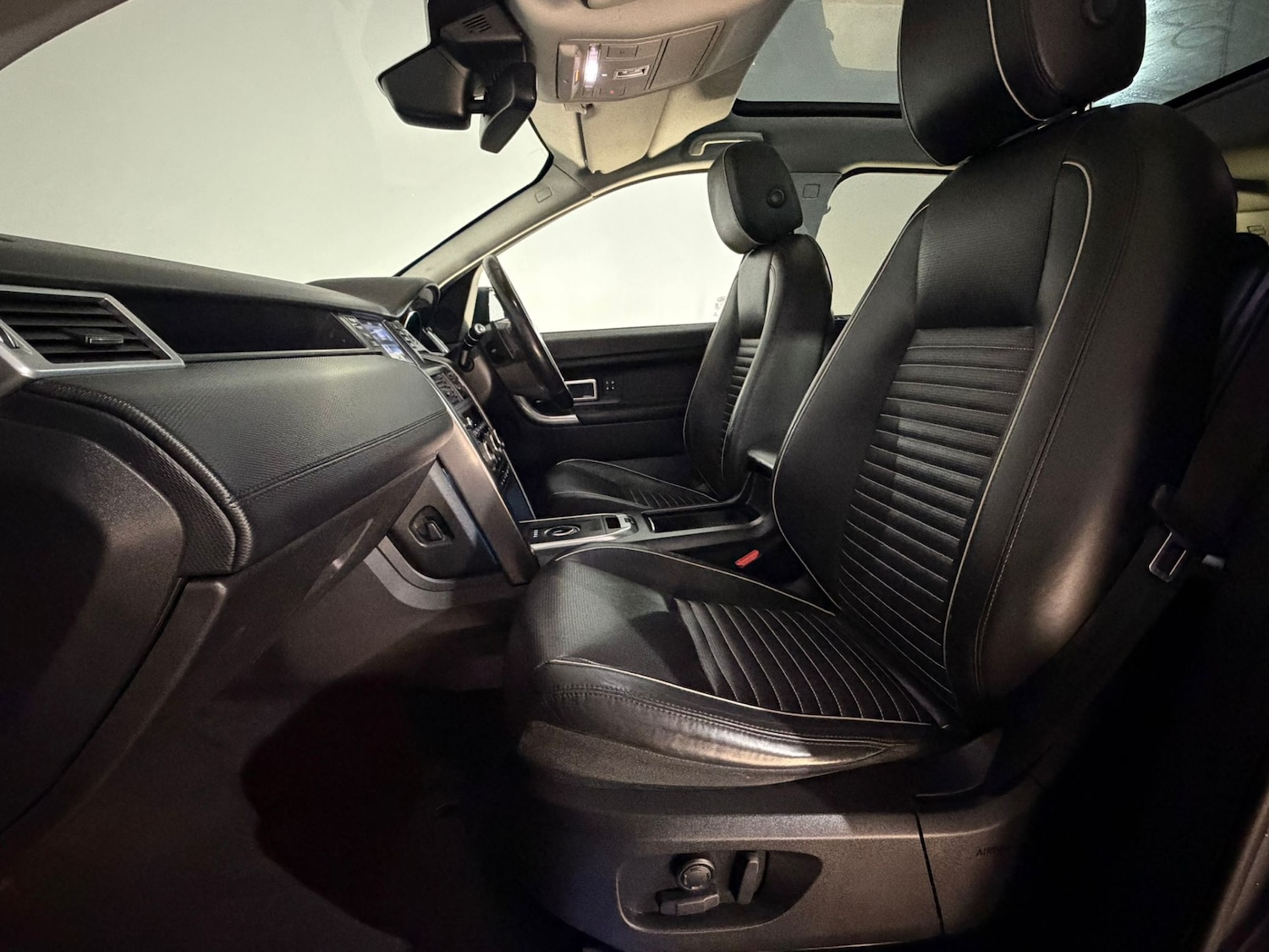 Used Land Rover Discovery Sport 2017 for sale - 77634434: Photo 17