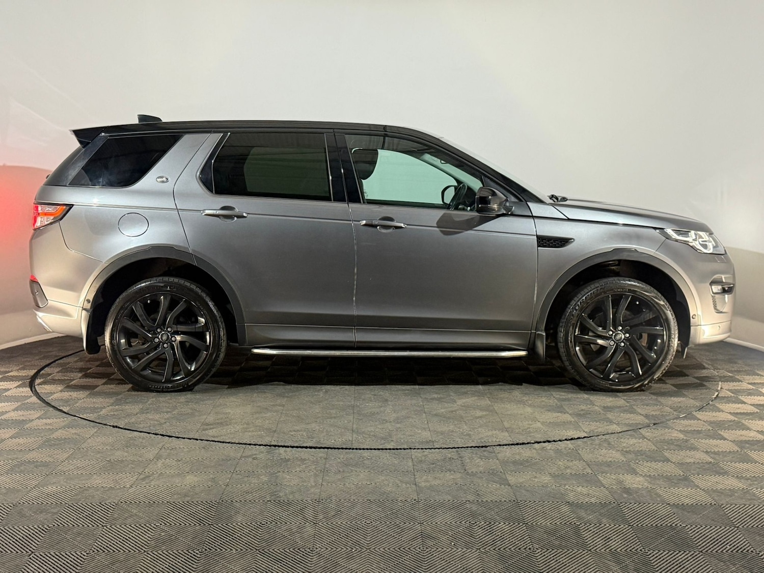 Used Land Rover Discovery Sport 2017 for sale - 77634434: Photo 4