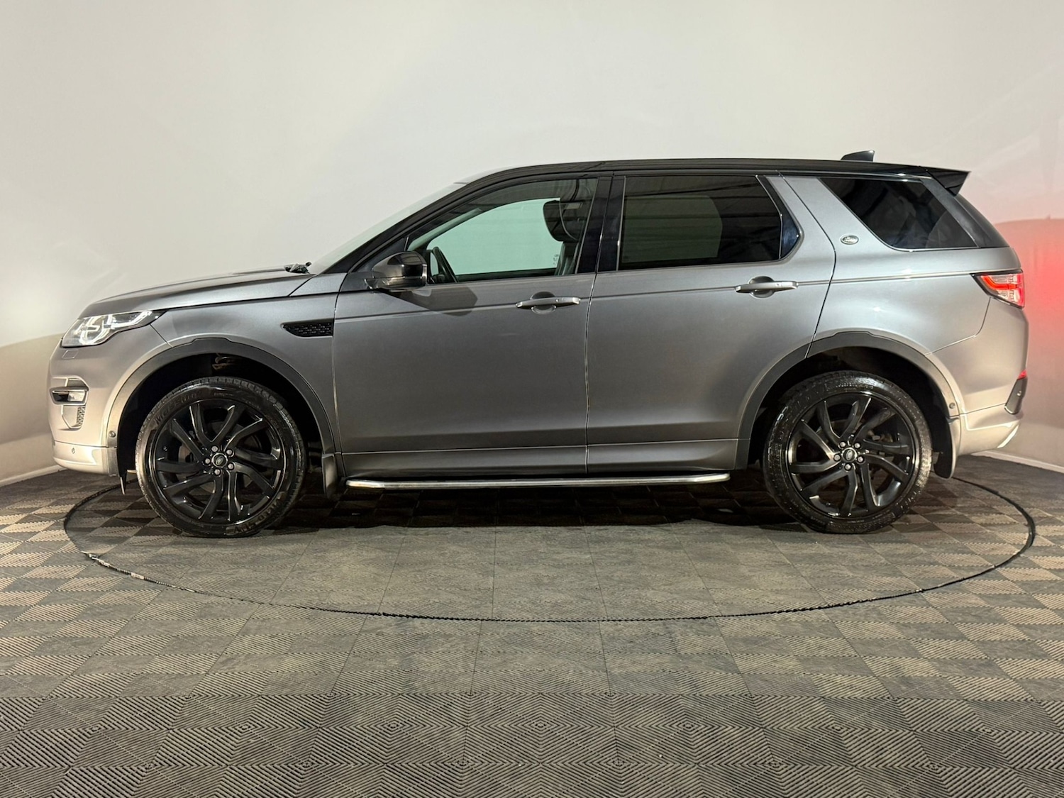 Used Land Rover Discovery Sport 2017 for sale - 77634434: Photo 5