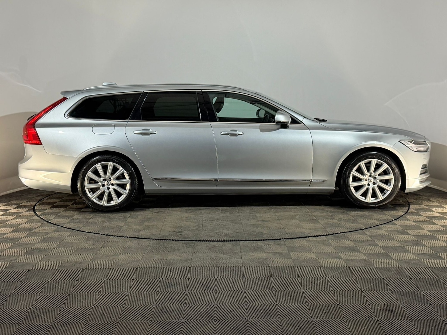Used Volvo V90 2017 for sale - 76128666: Photo 4