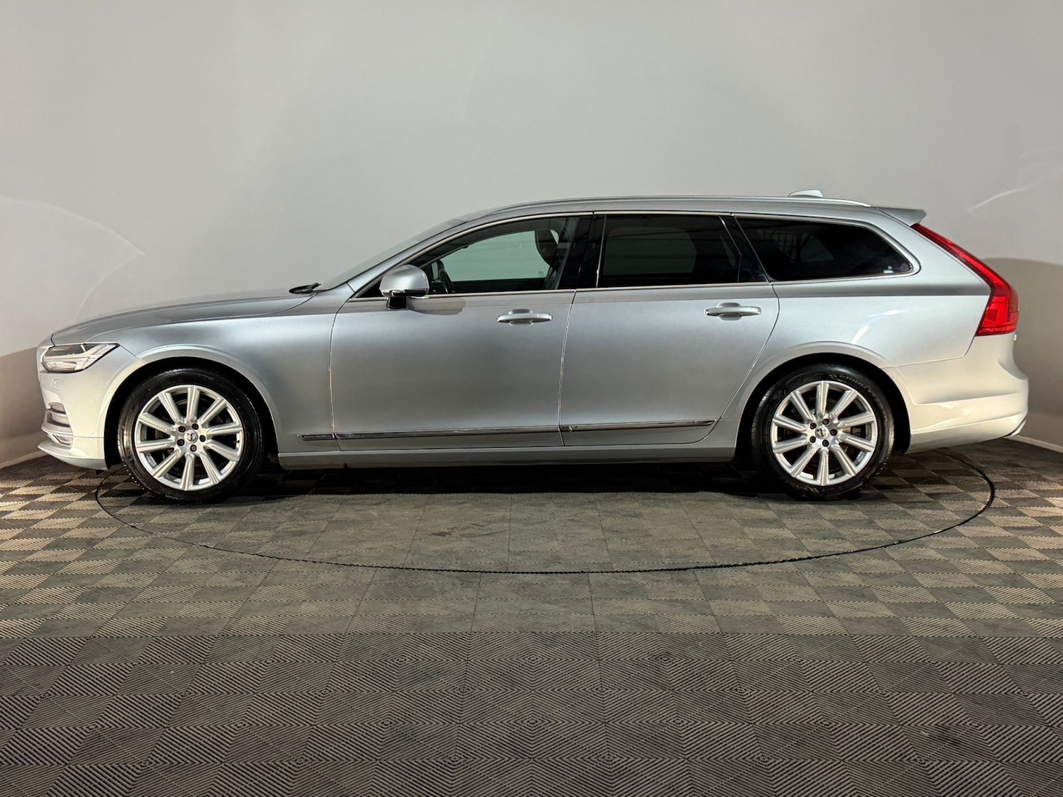 Used Volvo V90 2017 for sale - 76128666: Photo 5