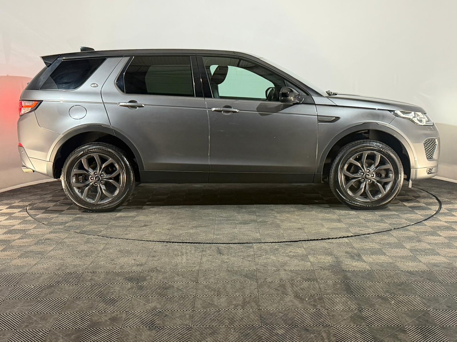 Used Land Rover Discovery Sport 2018 for sale - 76605385: Photo 4