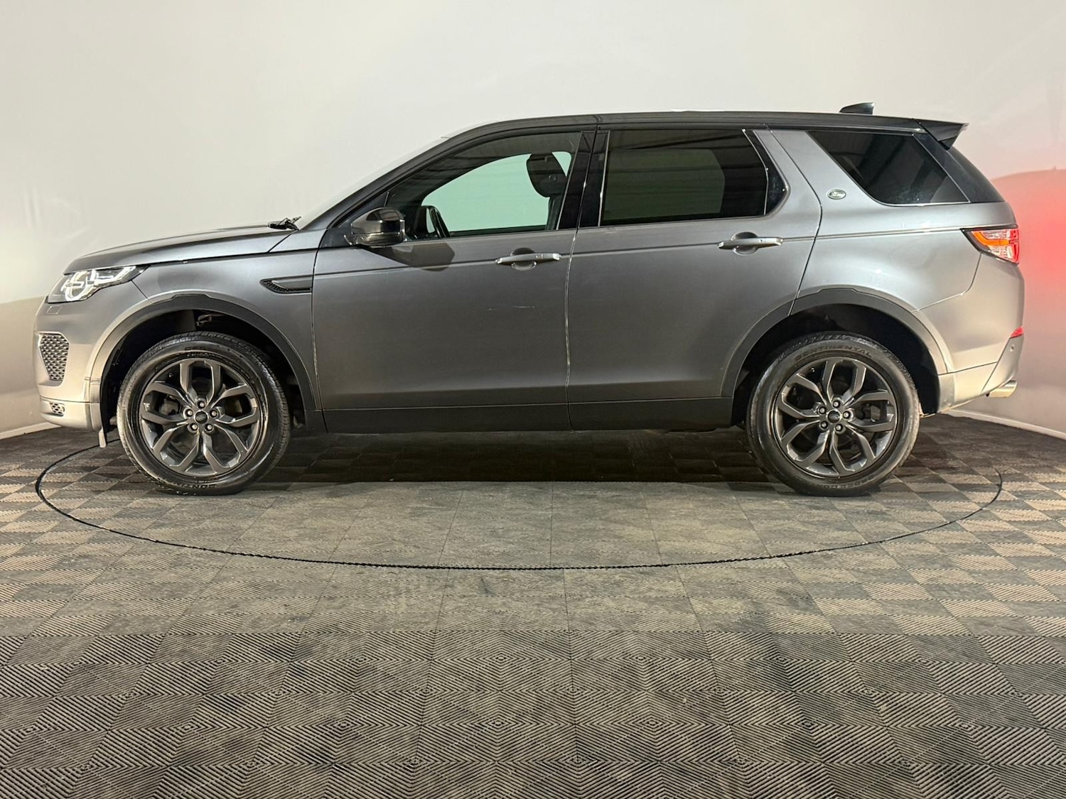 Used Land Rover Discovery Sport 2018 for sale - 76605385: Photo 5