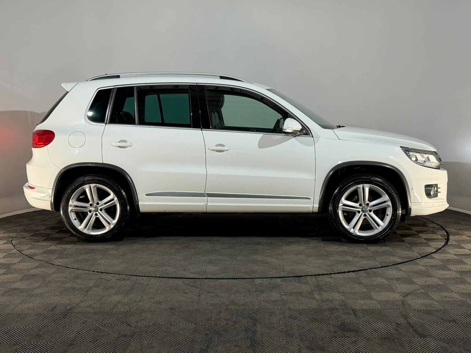 Used Volkswagen Tiguan 2014 for sale - 76919419: Photo 4
