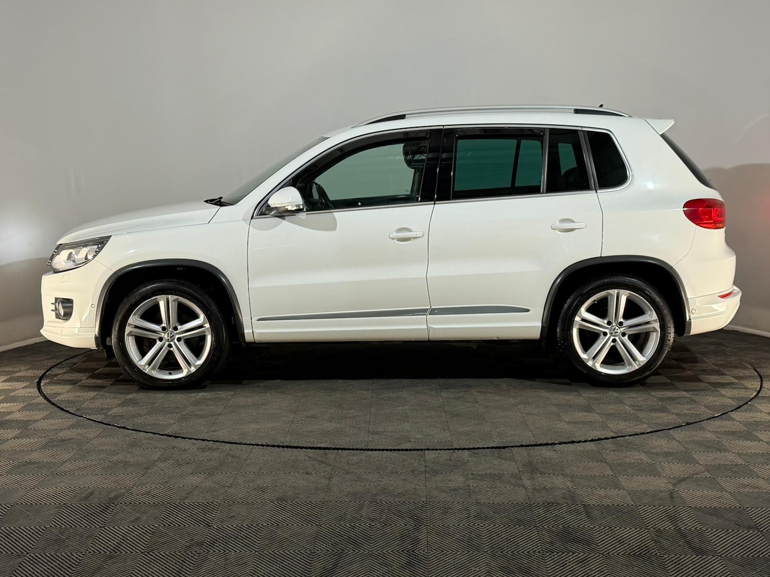 Used Volkswagen Tiguan 2014 for sale - 76919419: Photo 5