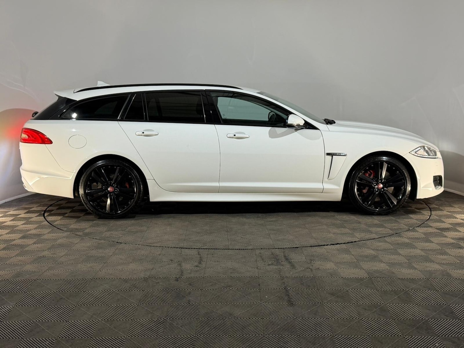 Used Jaguar XF 2014 for sale - 77959448: Photo 4