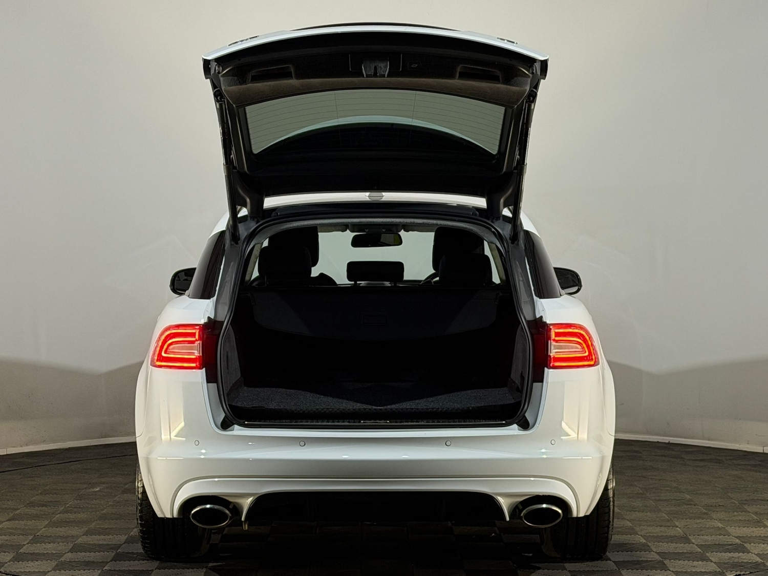 Used Jaguar XF 2014 for sale - 77959448: Photo 8