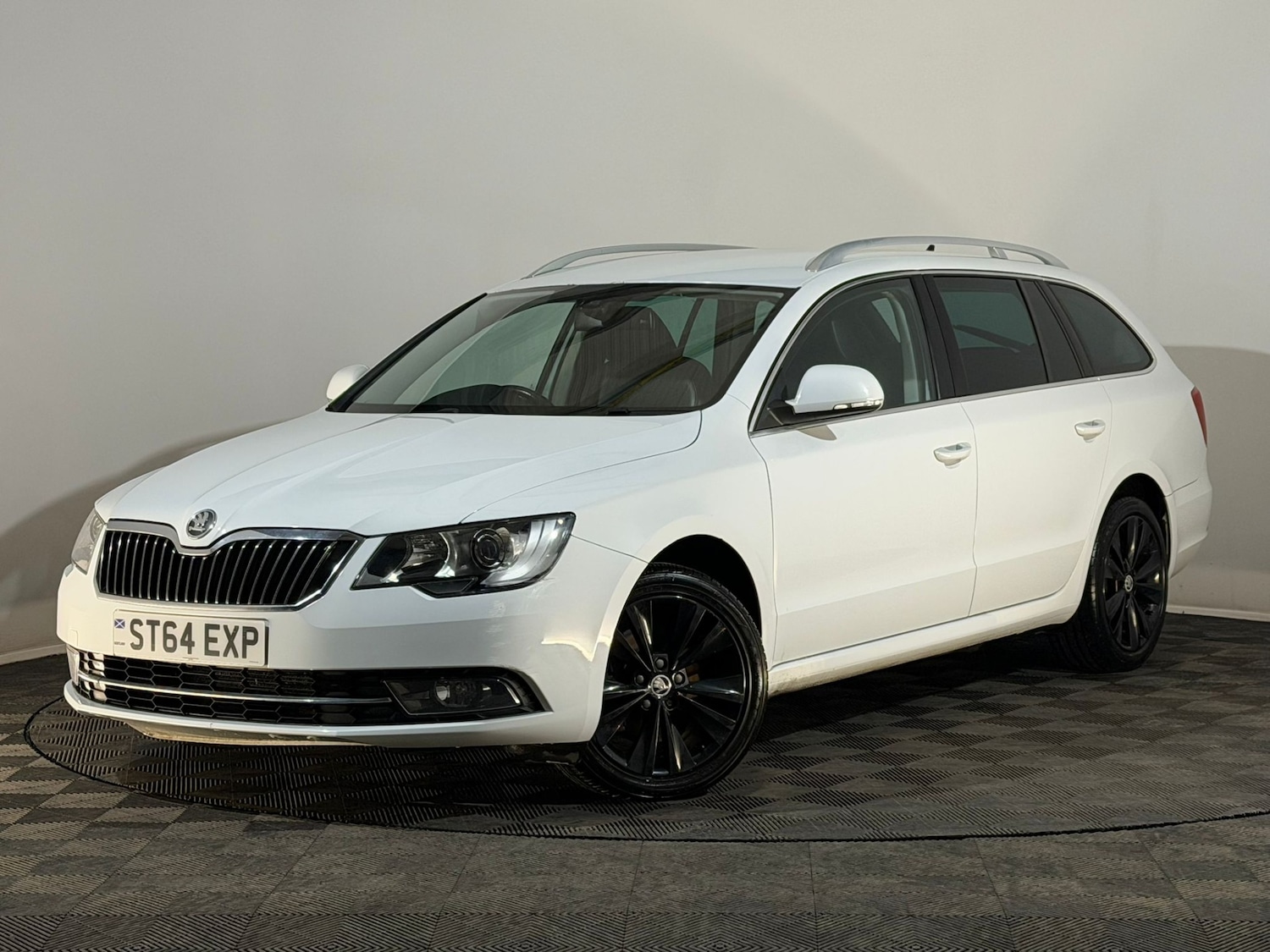 Used Skoda Superb 2014 for sale - 77052612: Photo 2