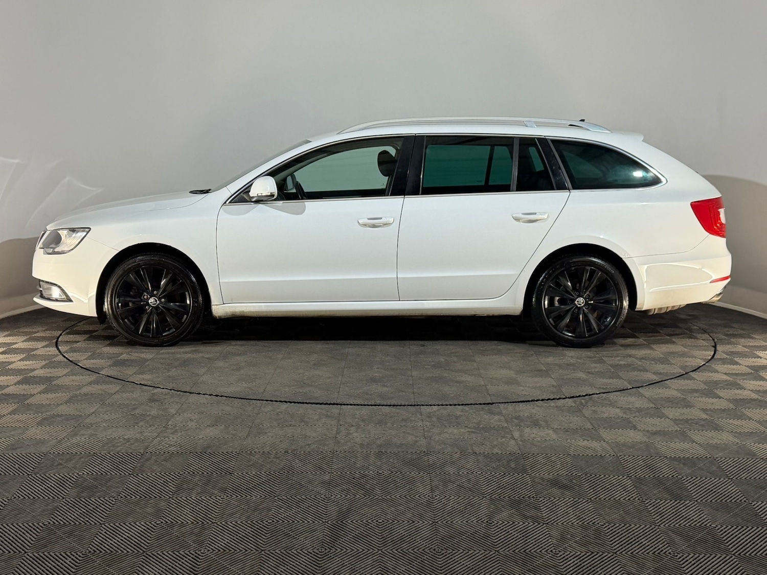 Used Skoda Superb 2014 for sale - 77052612: Photo 4