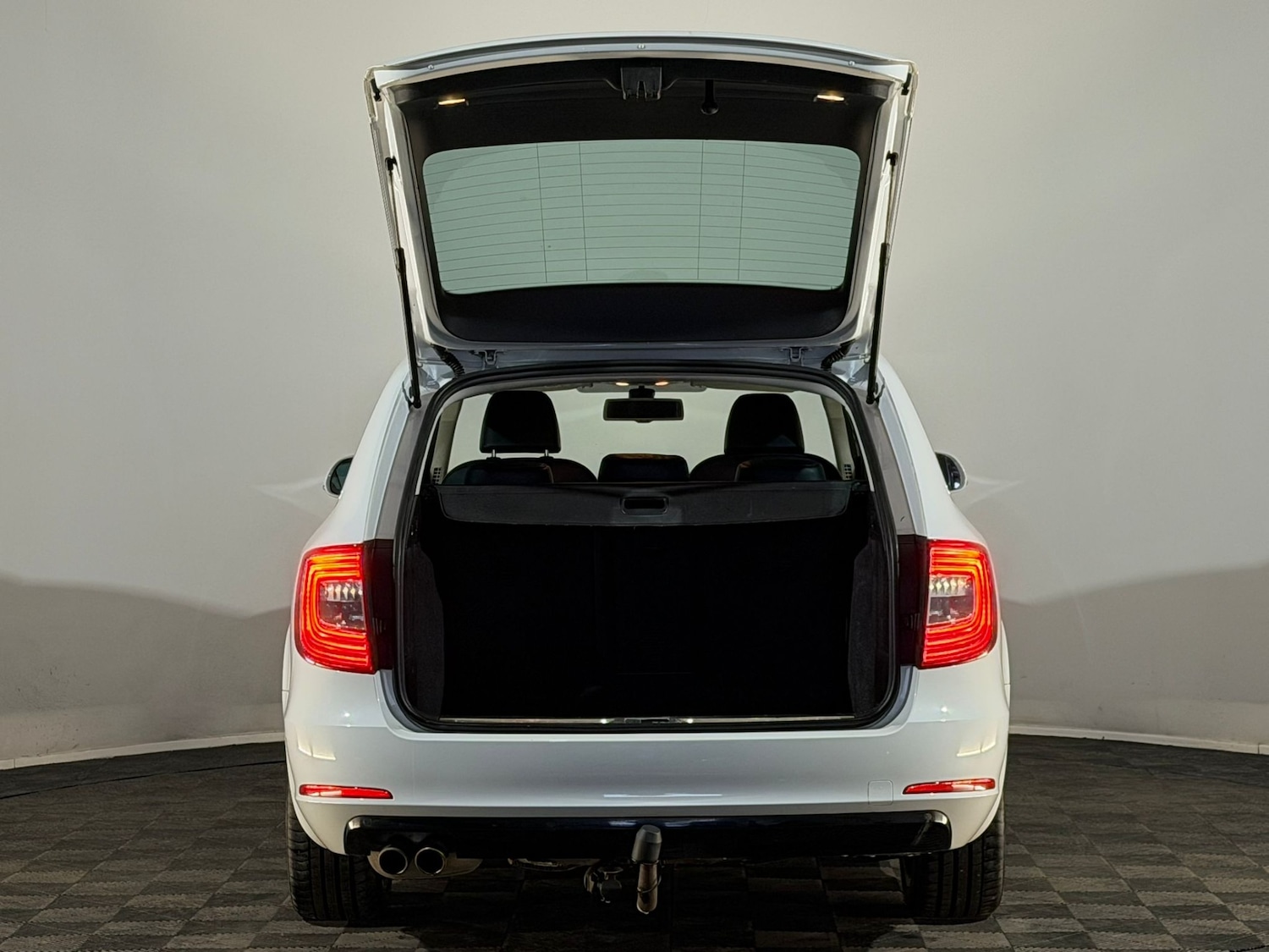 Used Skoda Superb 2014 for sale - 77052612: Photo 7