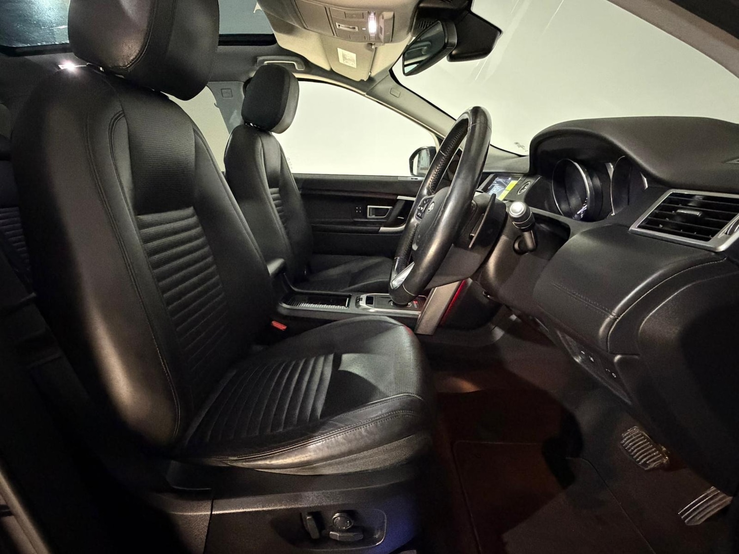 Used Land Rover Discovery Sport 2017 for sale - 77223060: Photo 16