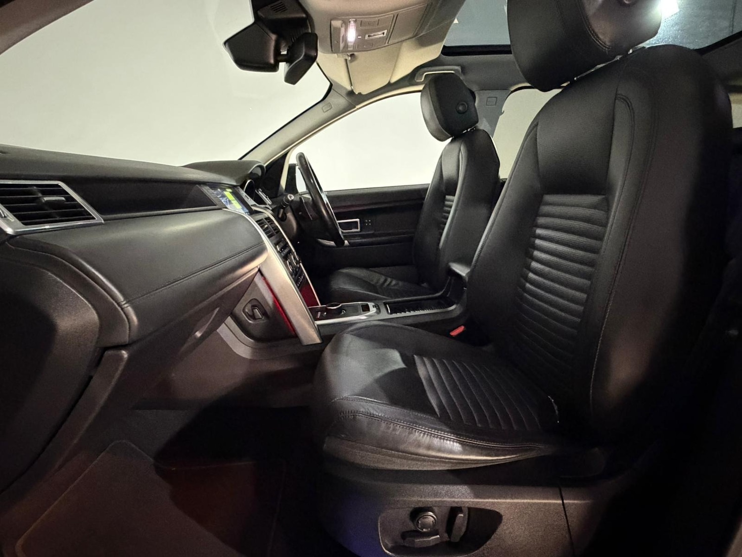 Used Land Rover Discovery Sport 2017 for sale - 77223060: Photo 19