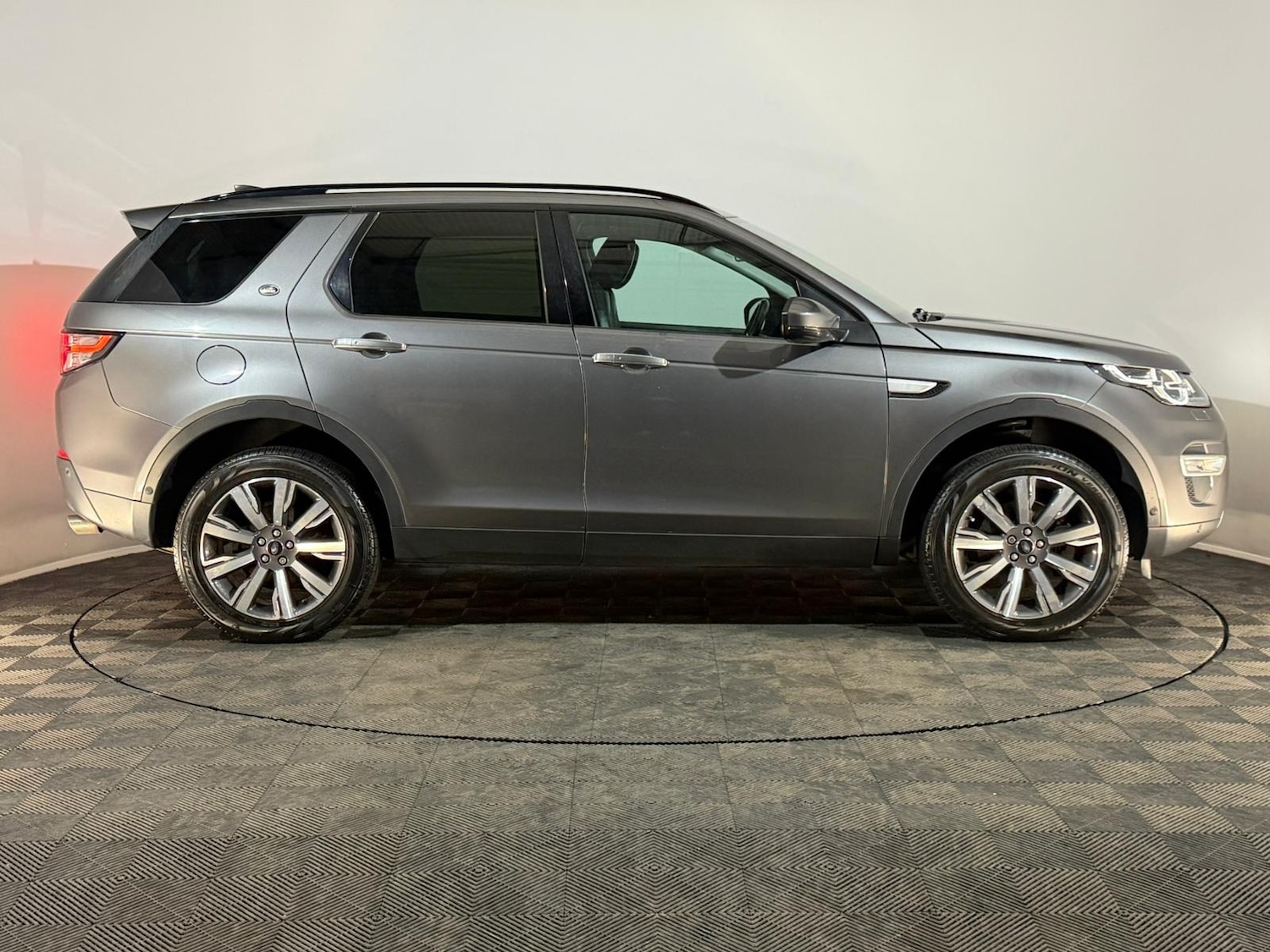 Used Land Rover Discovery Sport 2017 for sale - 77223060: Photo 4