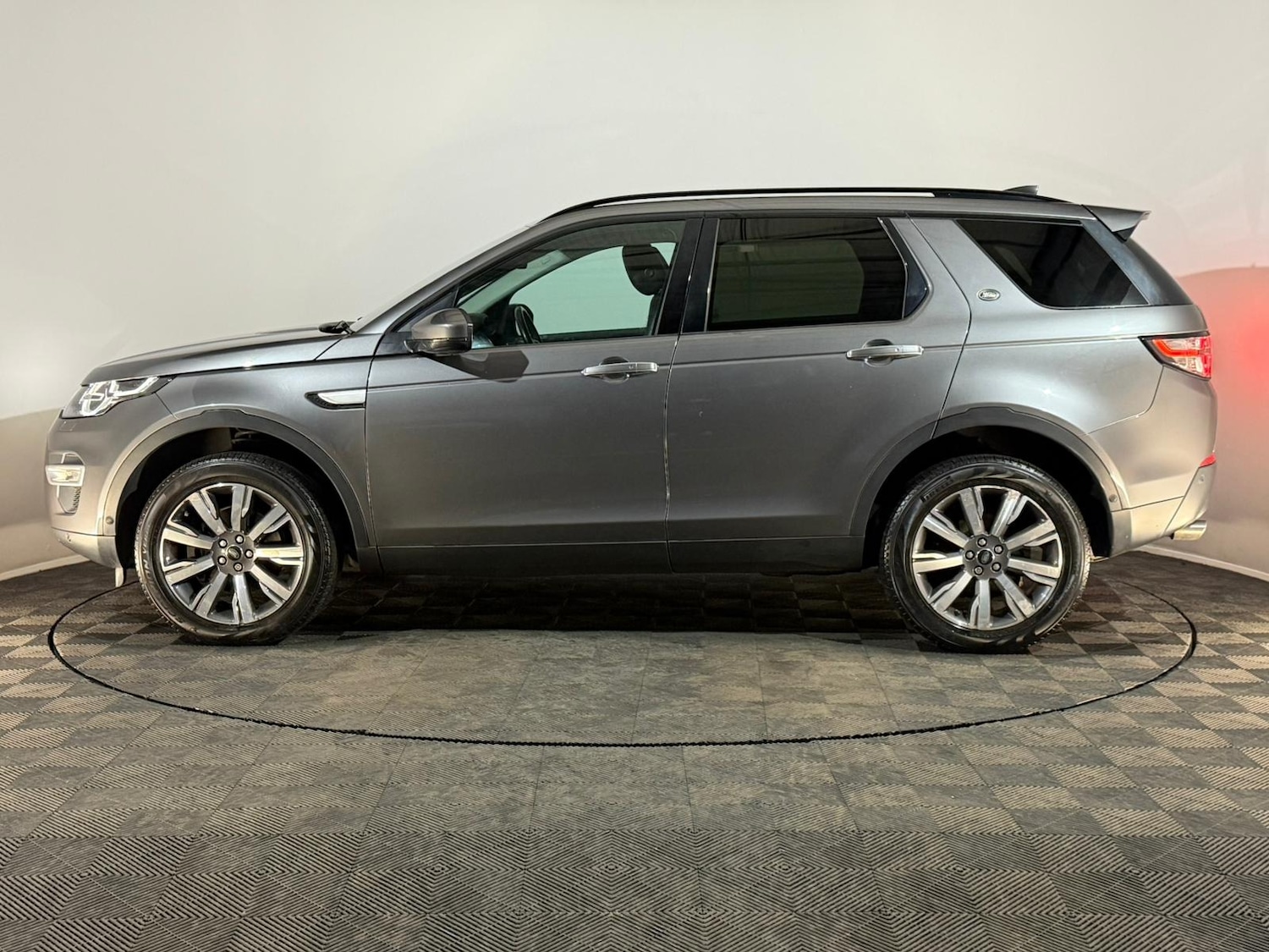 Used Land Rover Discovery Sport 2017 for sale - 77223060: Photo 5