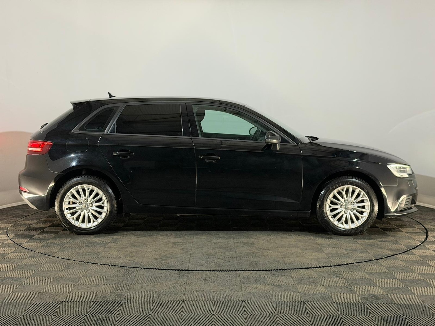 Used Audi A3 2016 for sale - 76297008: Photo 4
