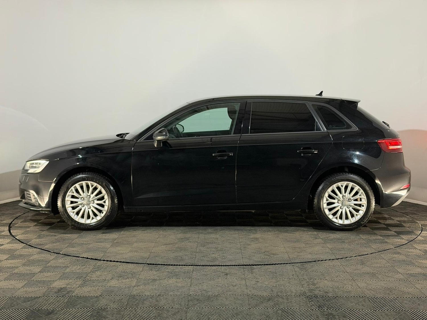 Used Audi A3 2016 for sale - 76297008: Photo 5