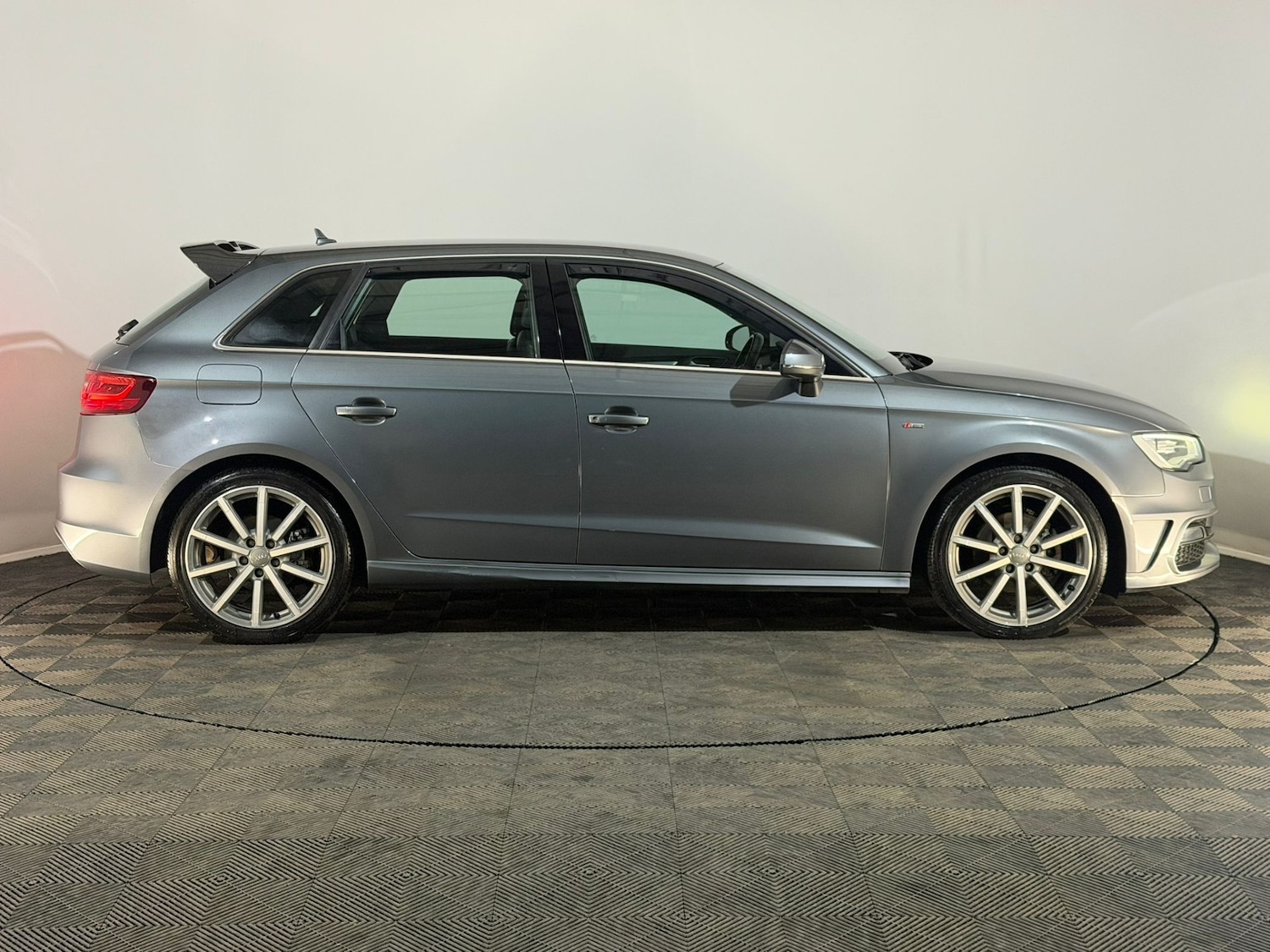 Used Audi A3 2014 for sale - 77398243: Photo 4
