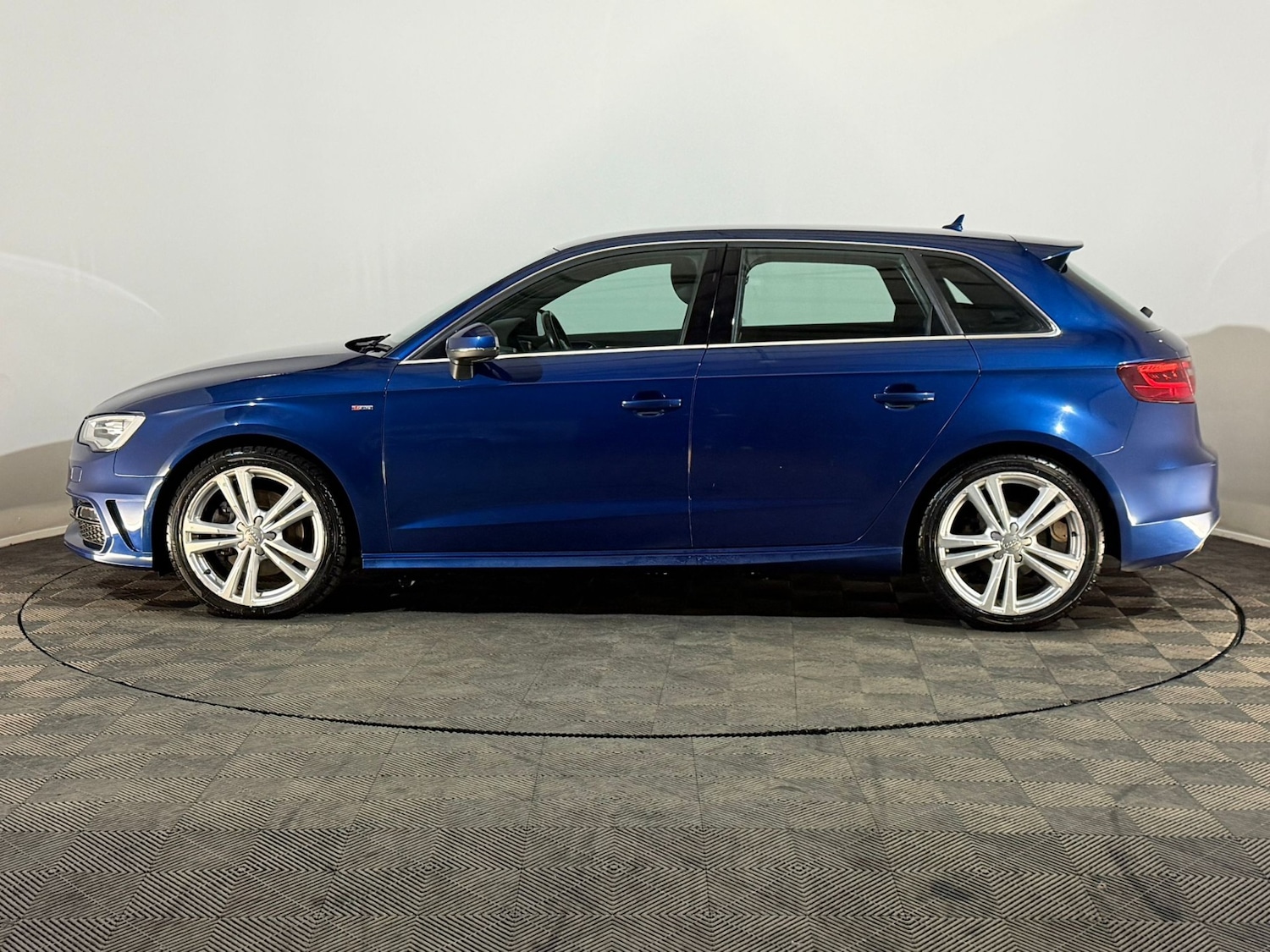 Used Audi A3 2014 for sale - 76968637: Photo 5