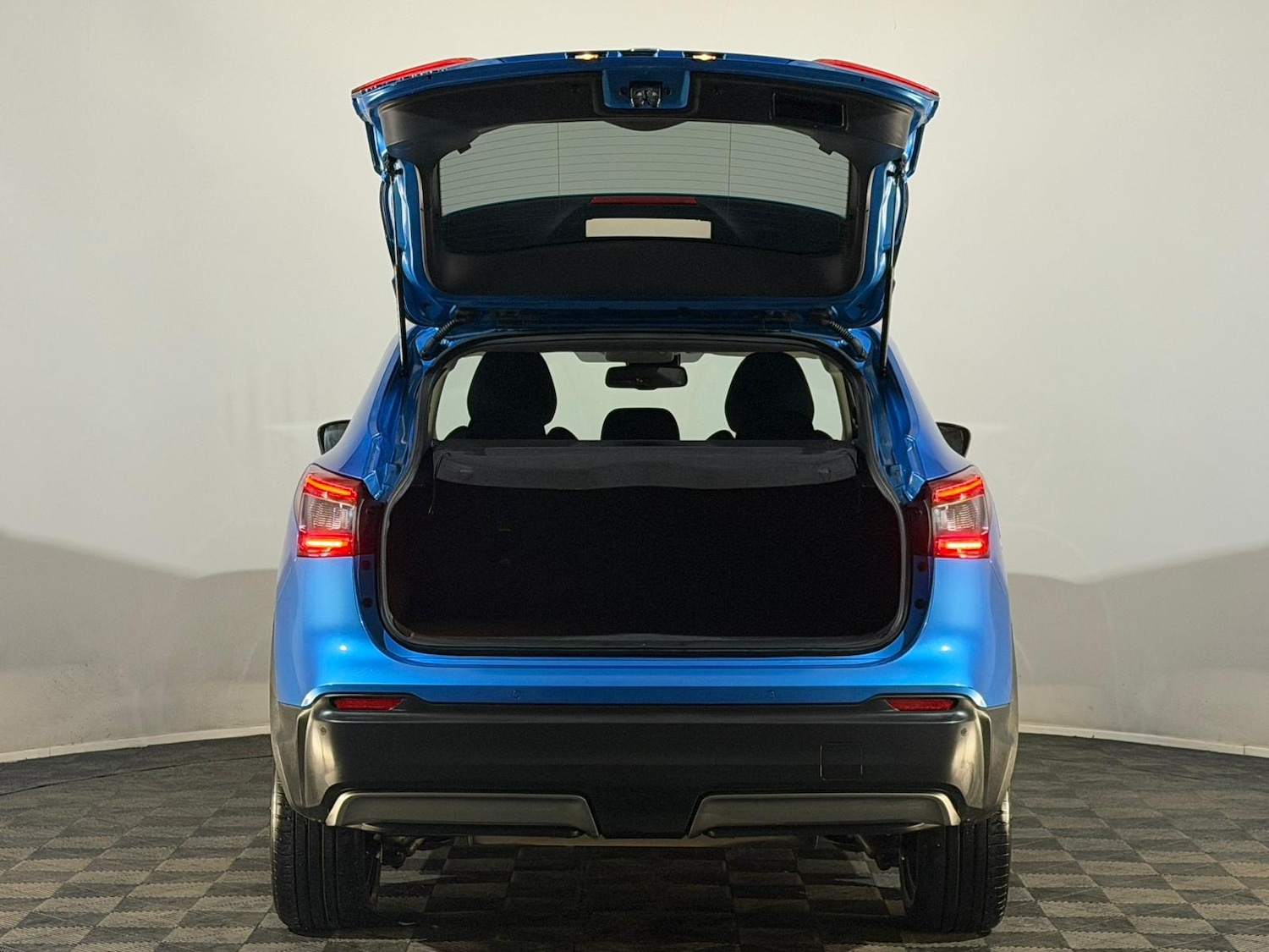 Used Nissan Qashqai 2018 for sale - 76792944: Photo 8