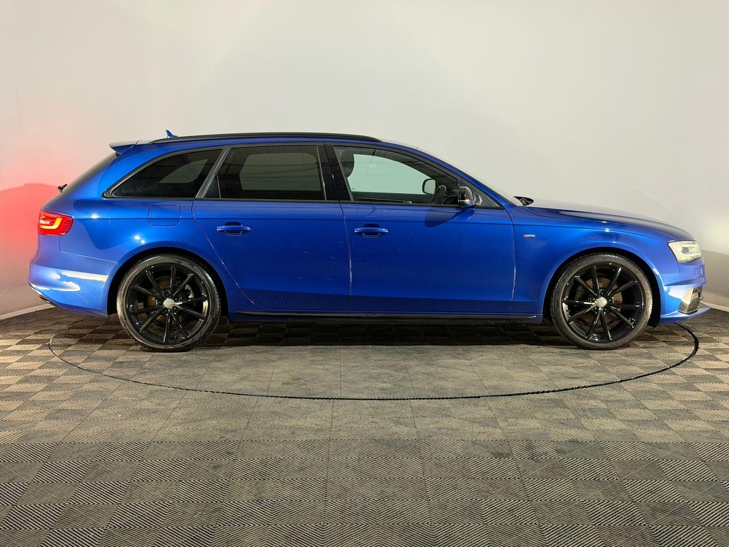 Used Audi A4 2015 for sale - 76414008: Photo 4