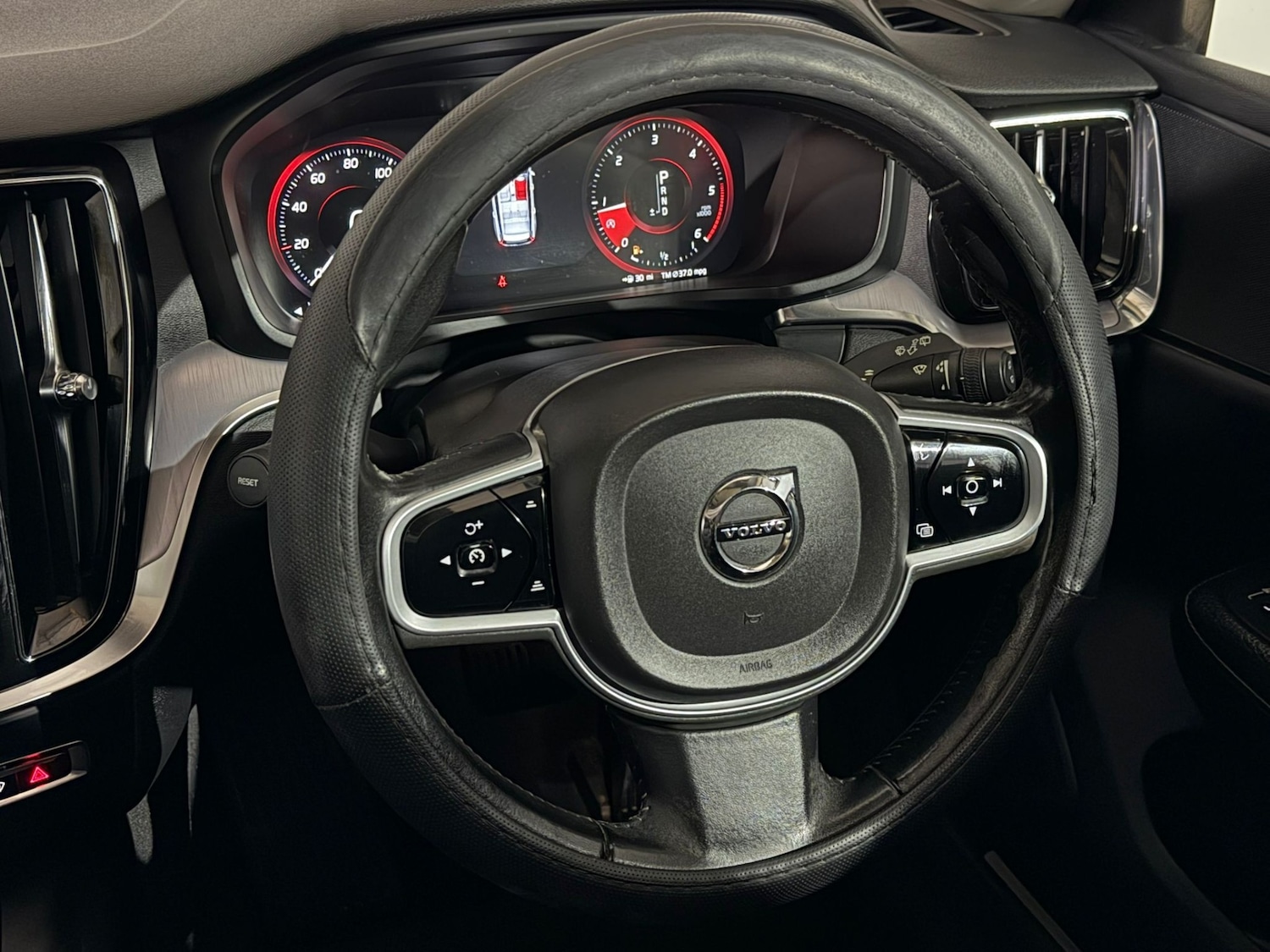 Used Volvo V60 2018 for sale - 78216097: Photo 13