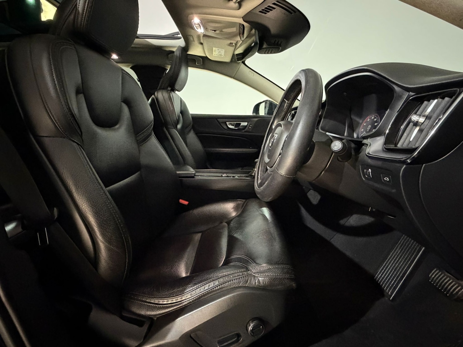 Used Volvo V60 2018 for sale - 78216097: Photo 17