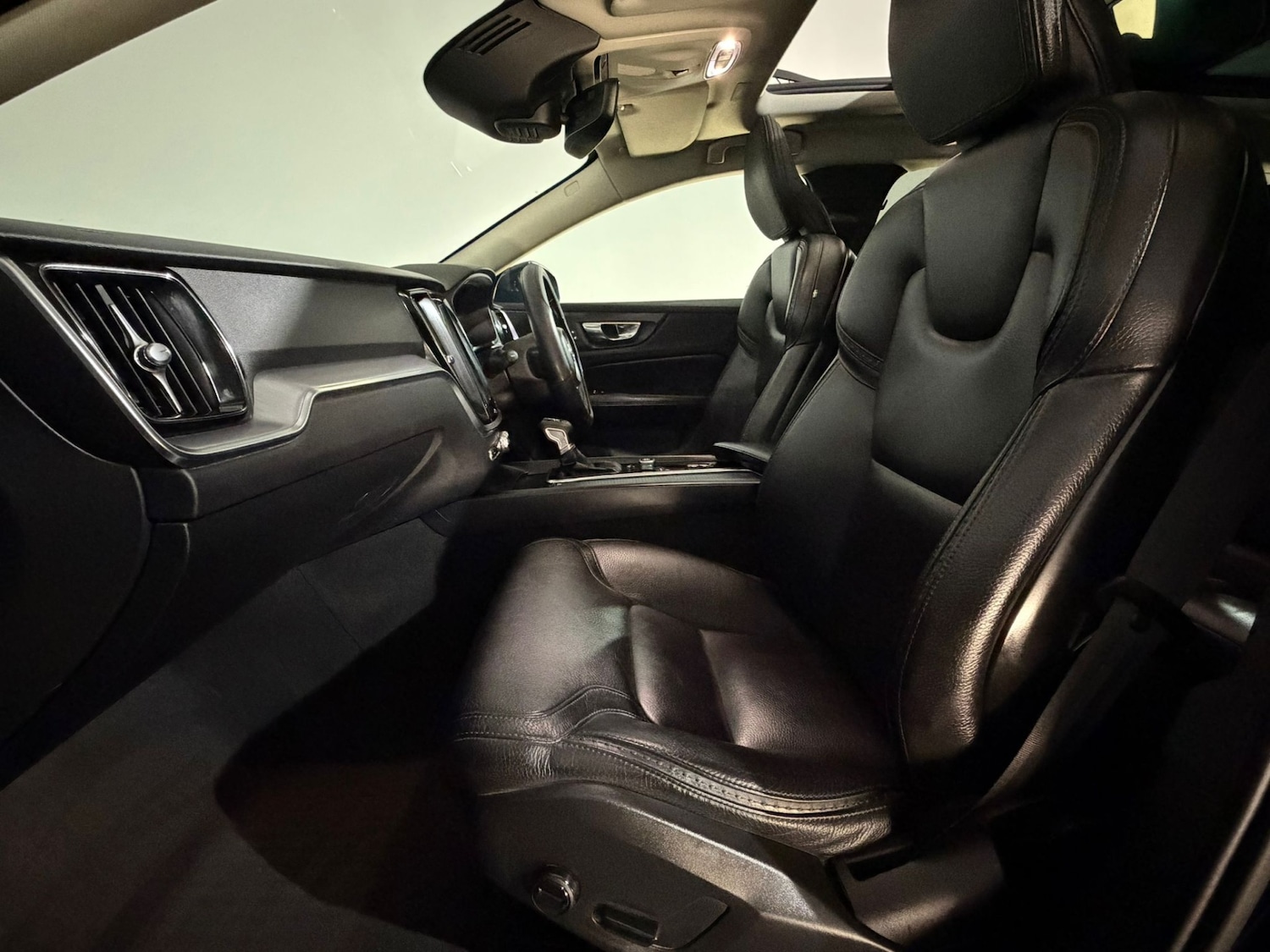 Used Volvo V60 2018 for sale - 78216097: Photo 18