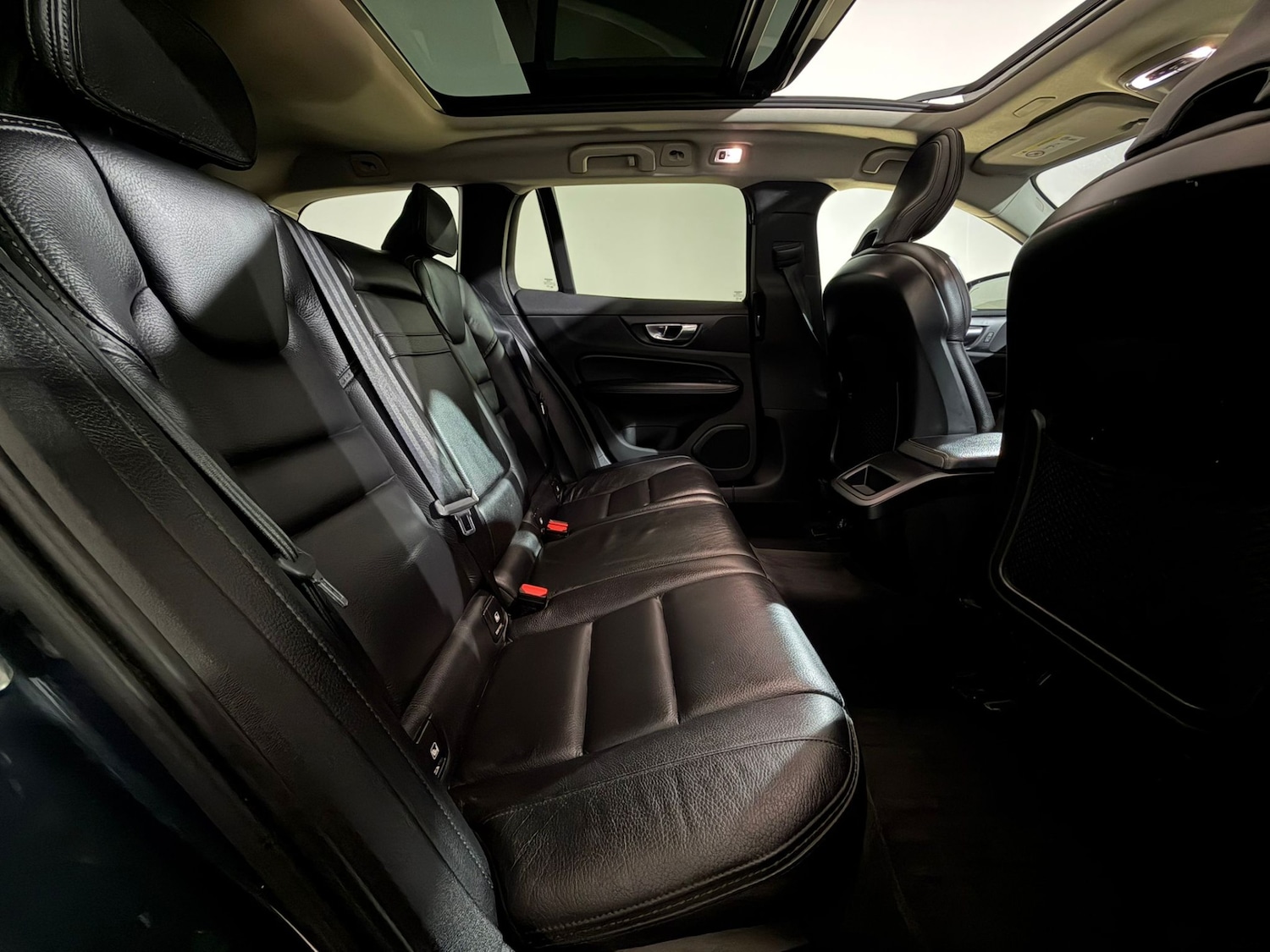 Used Volvo V60 2018 for sale - 78216097: Photo 19