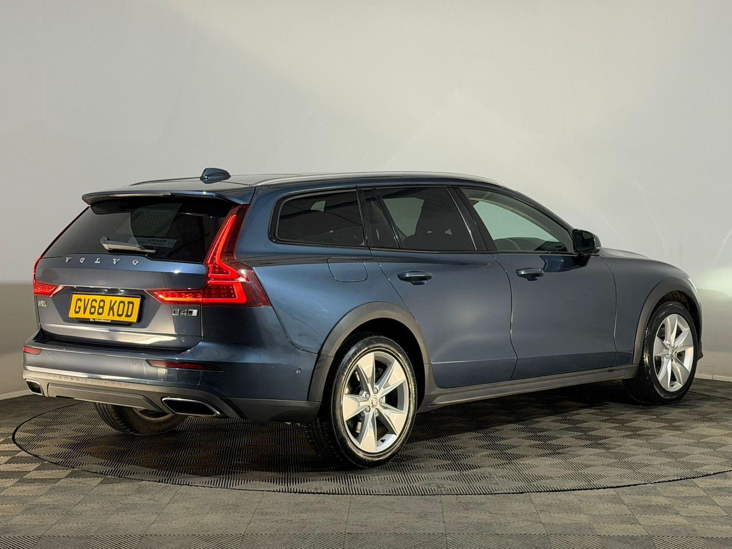 Used Volvo V60 2018 for sale - 78216097: Photo 6