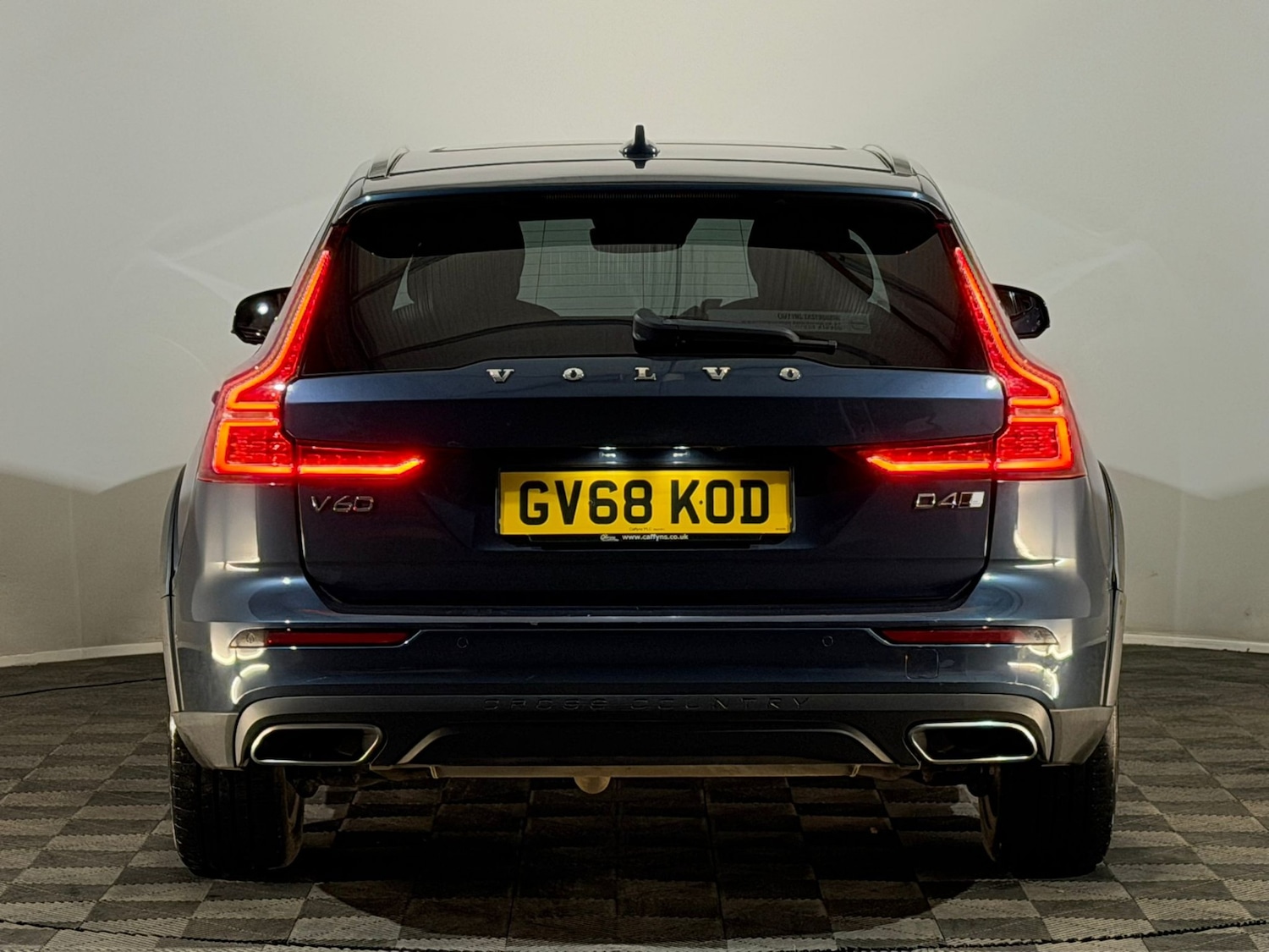 Used Volvo V60 2018 for sale - 78216097: Photo 7