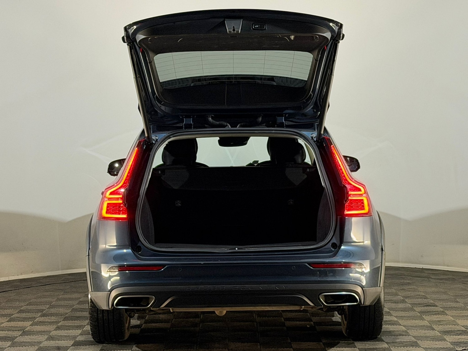 Used Volvo V60 2018 for sale - 78216097: Photo 8