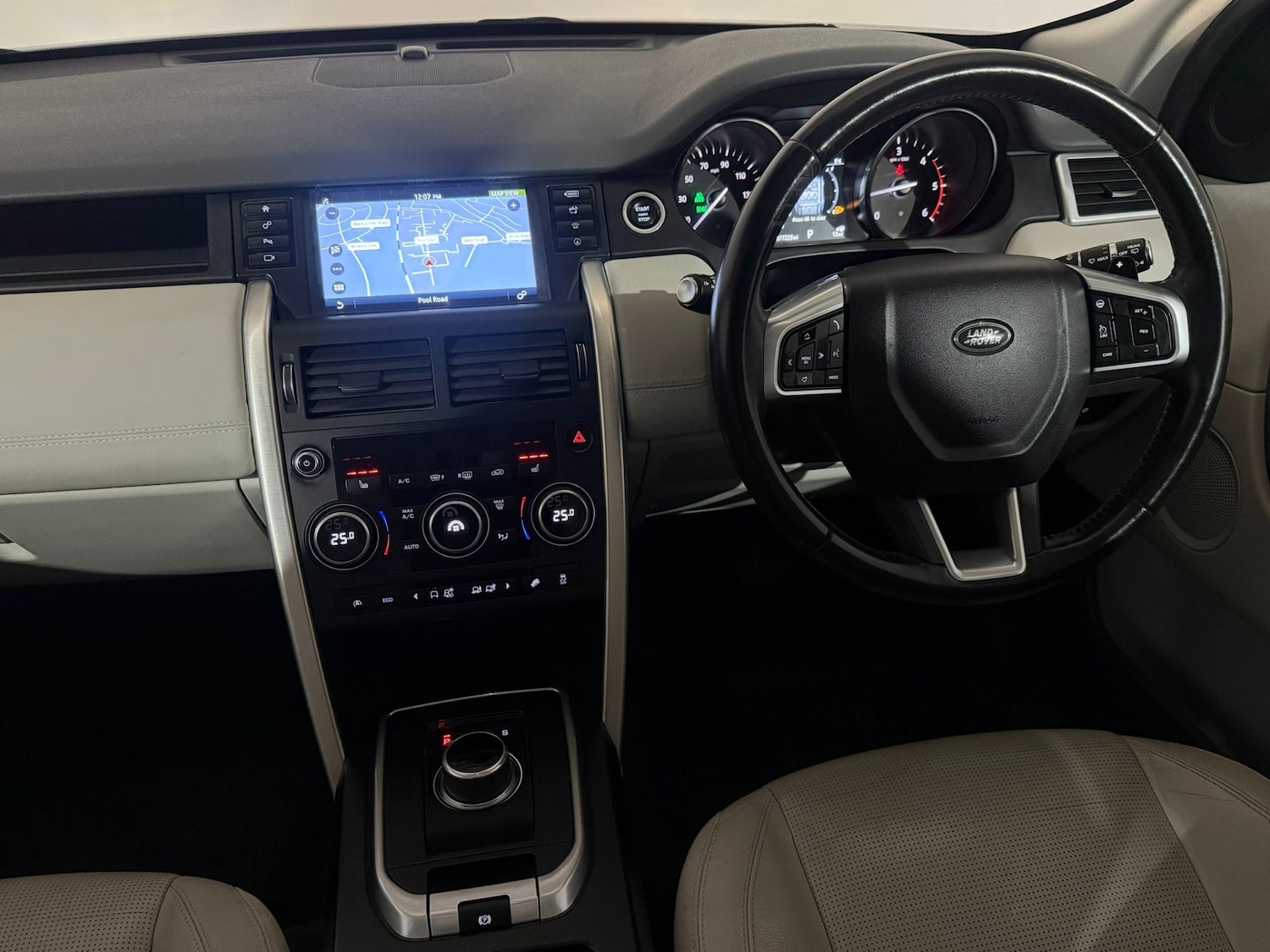 Used Land Rover Discovery Sport 2016 for sale - 77885634: Photo 11