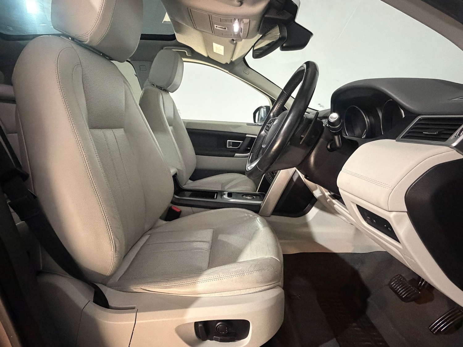 Used Land Rover Discovery Sport 2016 for sale - 77885634: Photo 16