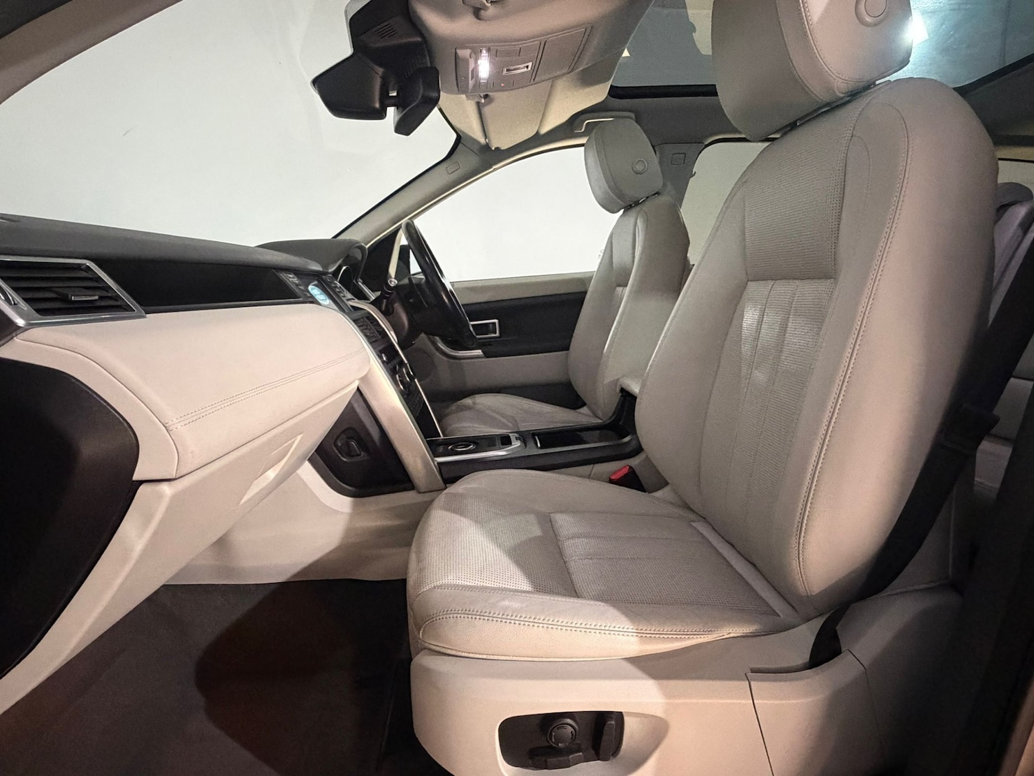 Used Land Rover Discovery Sport 2016 for sale - 77885634: Photo 17