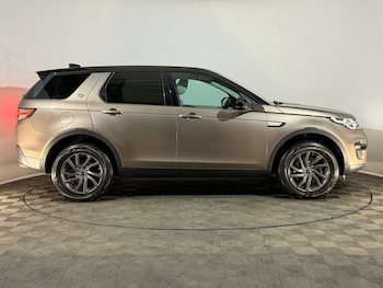 Used Land Rover Discovery Sport 2016 for sale - 77885634: Photo