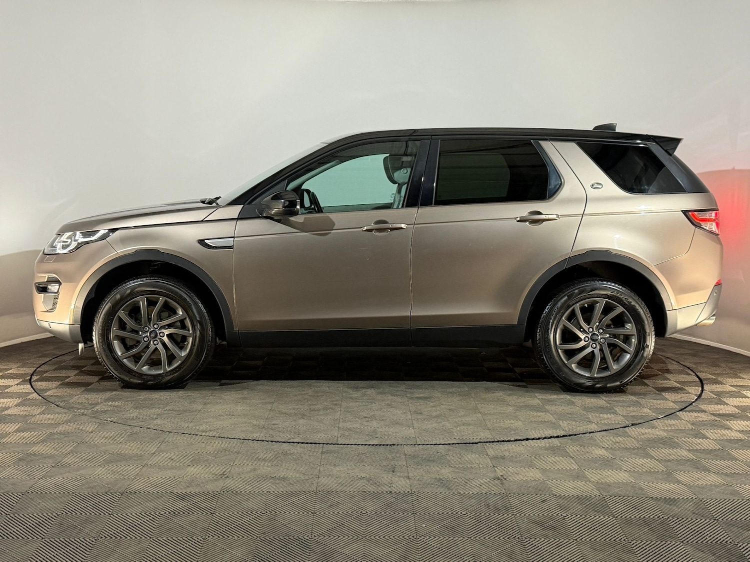 Used Land Rover Discovery Sport 2016 for sale - 77885634: Photo 5