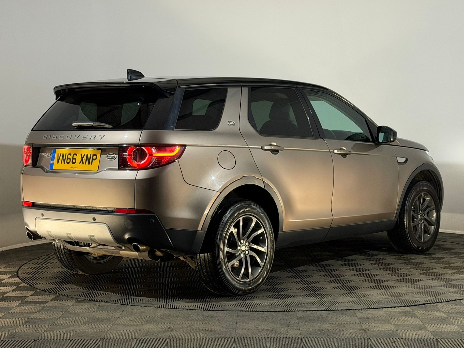 Used Land Rover Discovery Sport 2016 for sale - 77885634: Photo 6
