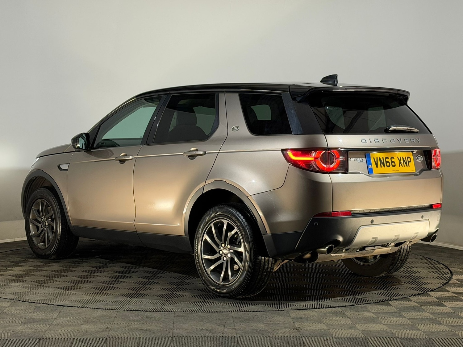 Used Land Rover Discovery Sport 2016 for sale - 77885634: Photo 9