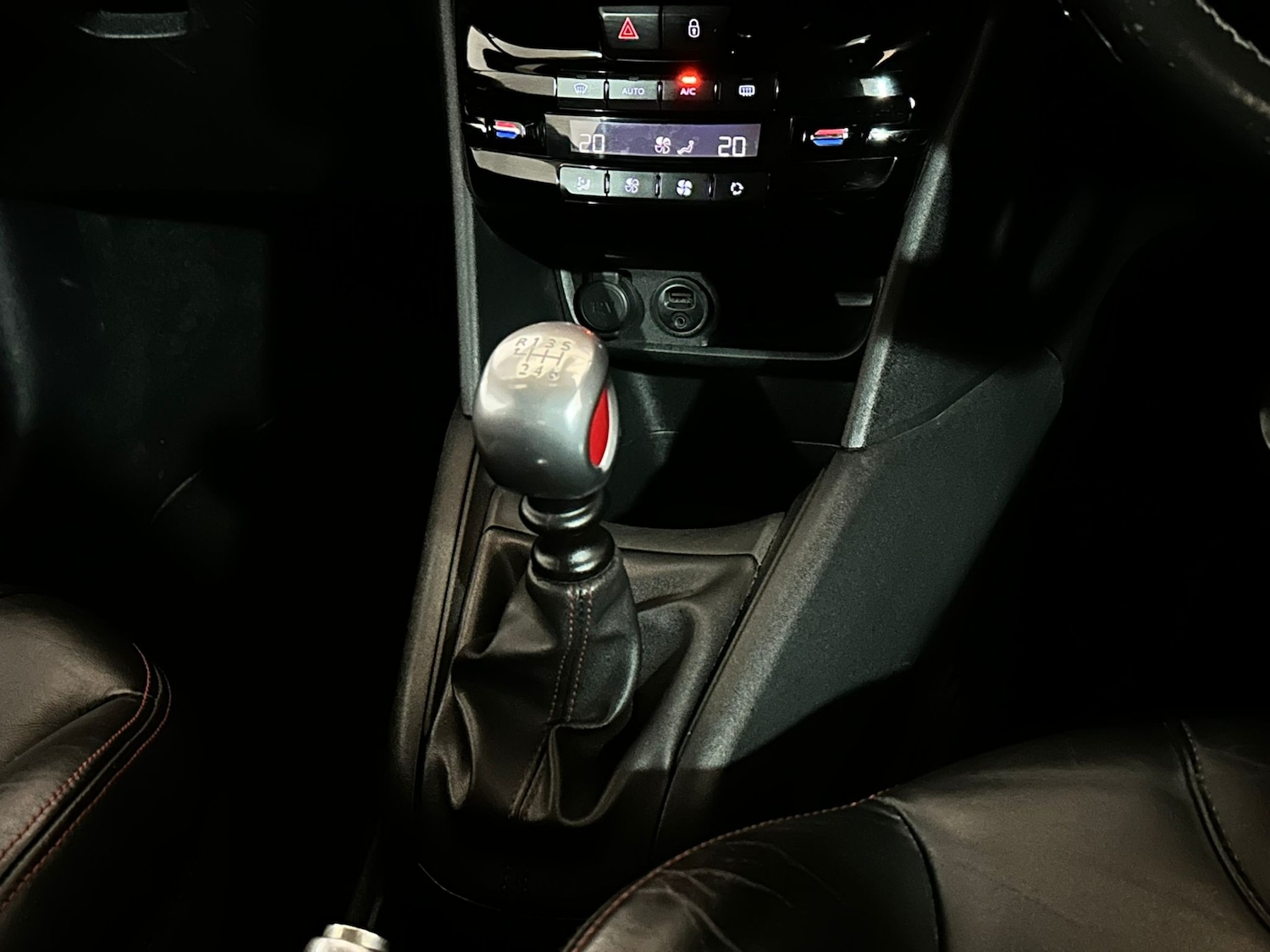 Used Peugeot 208 2015 for sale - 76574646: Photo 15