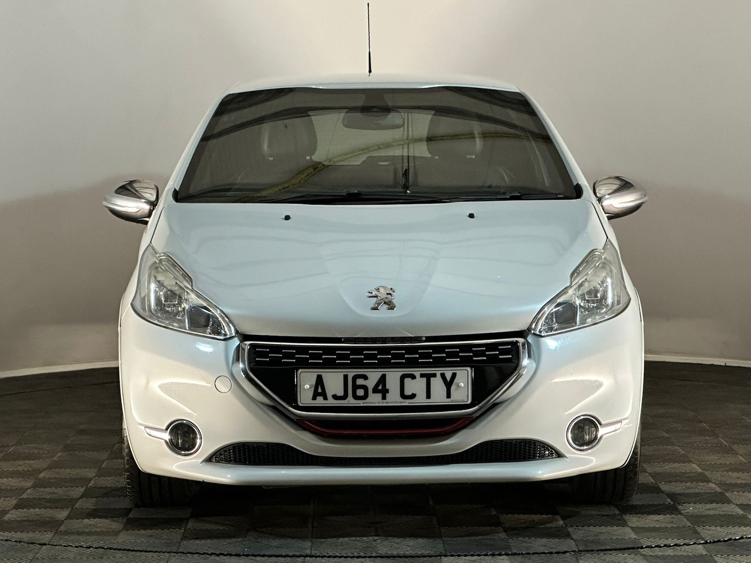 Used Peugeot 208 2015 for sale - 76574646: Photo 2