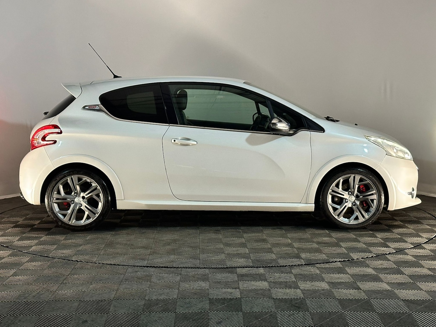 Used Peugeot 208 2015 for sale - 76574646: Photo 4