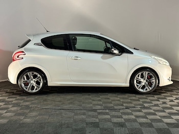 Used Peugeot 208 2015 for sale - 76574646: Photo